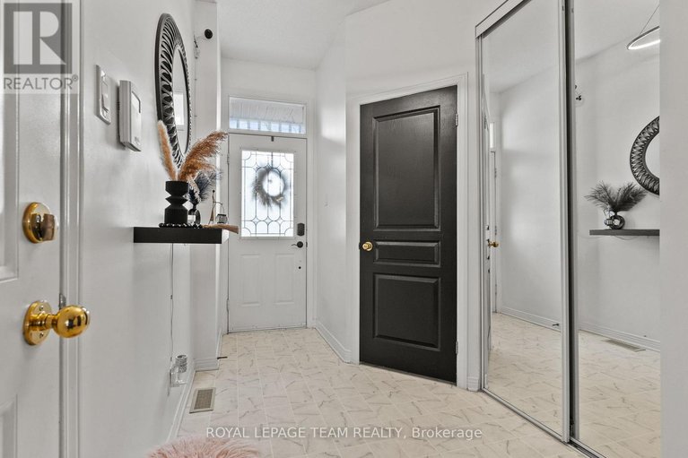 29637009/5-milner-downs-crescent/emerald-meadowstrailwest/ottawa/ontario/K2M2S6_4