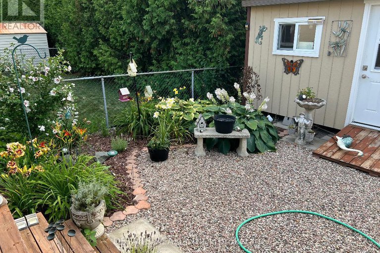 29397996/1029-avignon-court/orleans-wood/ottawa/ontario/K1C2N4_42