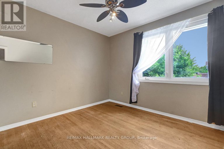 28499292/2149-hubbard-crescent/beacon-hill-north/ottawa/ontario/K1J6L3_18