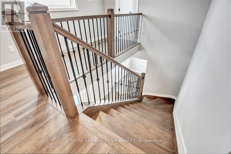 28382398/165-yearling-circle/goulbourn-twp-from-franktown-rdsouth-to-rideau/ottawa/ontario/K0A2Z0_12