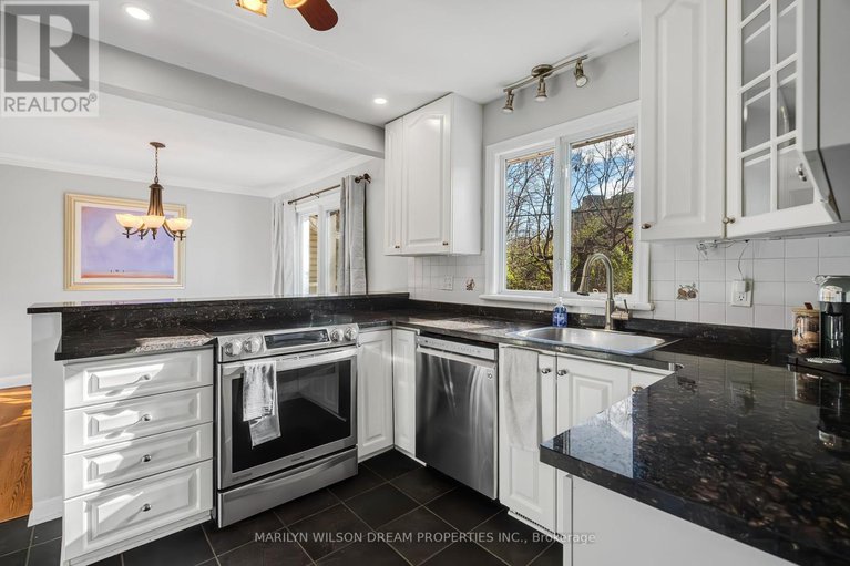 28155106/446-thessaly-circle/alta-vistafaircrest-heights/ottawa/ontario/K1H5W5_18