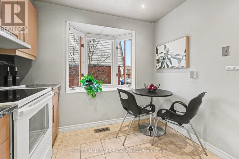 29623679/907e-elmsmere-road/beacon-hill-south/ottawa/ontario/K1J8G4_9