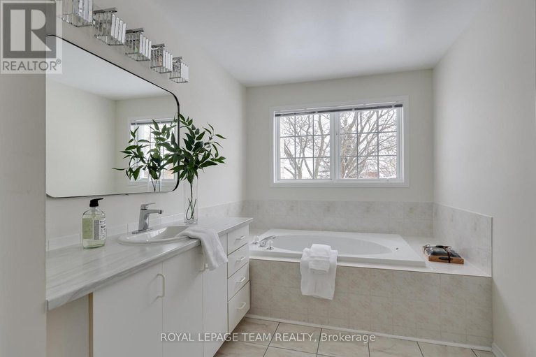 29354960/7-manorgate-place/craig-henrywoodvale/ottawa/ontario/K2G6L3_32