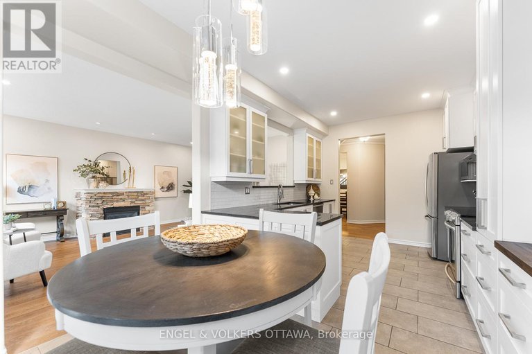 28911455/22-friendly-crescent/stittsville-south/ottawa/ontario/K2S2B6_13