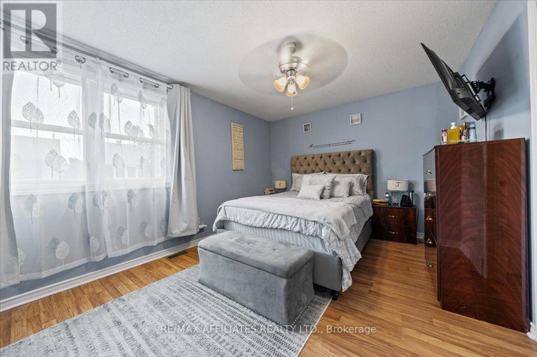 28458196/300-sylvie-terrace/bilberry-creekqueenswood-heights/ottawa/ontario/K1E3M2_23