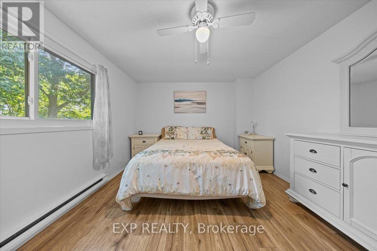 29220422/3166-stockton-drive/blossom-parkkemp-parkfindlay-creek/ottawa/ontario/K1T1S1_18