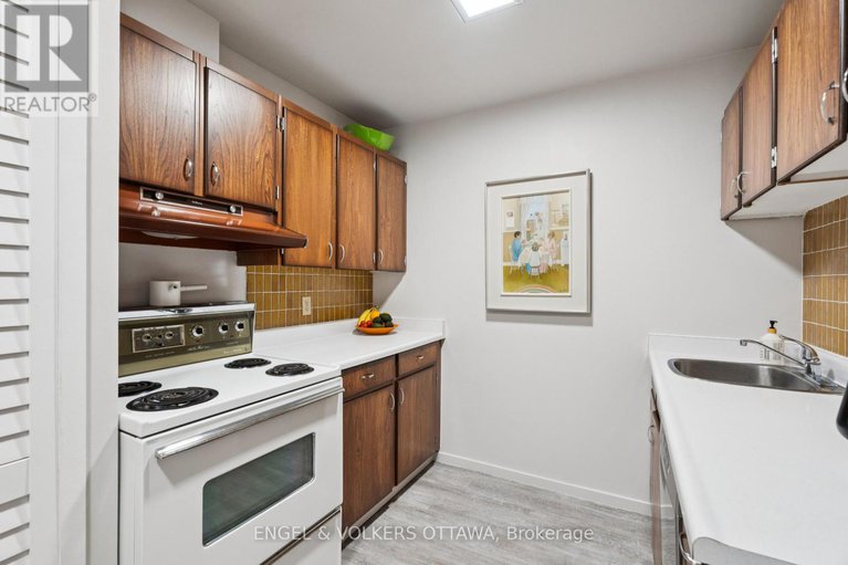 28619826/8a-400-laurier-avenue-e/sandy-hill/ottawa/ontario/K1N8Y2_21
