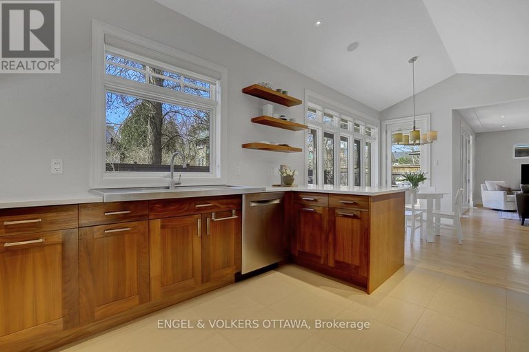 29673243/592-brierwood-avenue/mckellarhighland/ottawa/ontario/K2A2H8_19