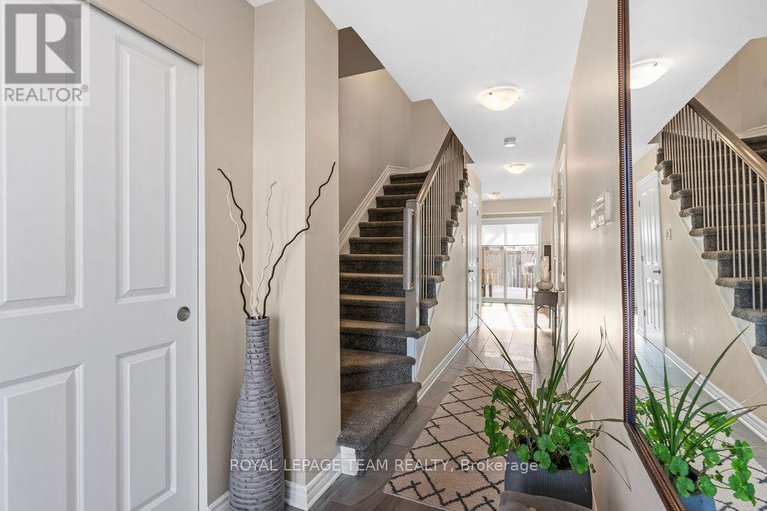 29379773/94-nutting-crescent/riverside-southgloucester-glen/ottawa/ontario/K4M0E2_4