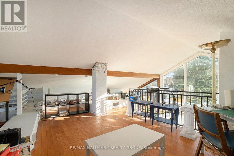 28569647/1053-chelsea-drive/viscount-alexander-park/ottawa/ontario/K1K0M7_20
