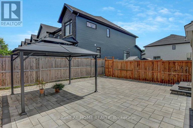 28656845/674-putney-crescent/stittsville-south/ottawa/ontario/K2S2N7_21