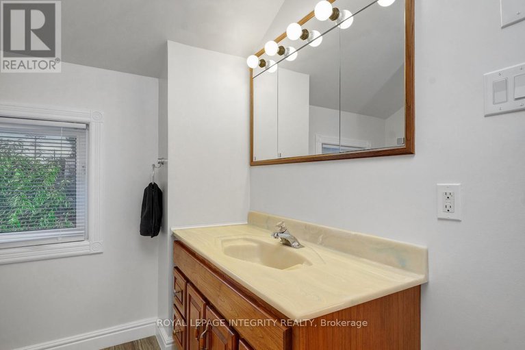 28782418/348-lafontaine-avenue/vanier/ottawa/ontario/K1L6X5_19