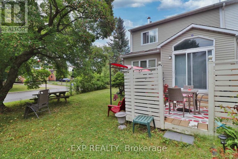 28815931/2127-lauzon-street/fallingbrookgardenway-south/ottawa/ontario/K4A3K7_32