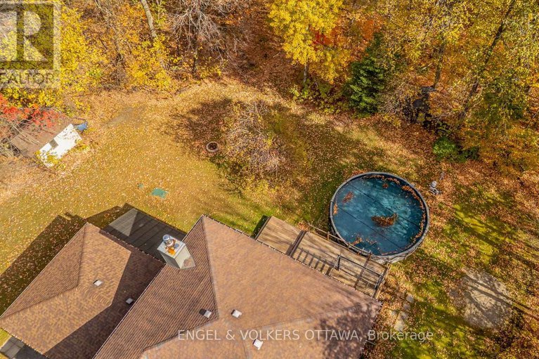 29015610/4720-whispering-willow-drive/sarsfieldbearbrook/ottawa/ontario/K4B1J1_39