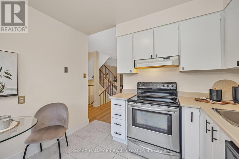 29051310/698-malibu-terrace/courtland-park/ottawa/ontario/K2C3T8_16