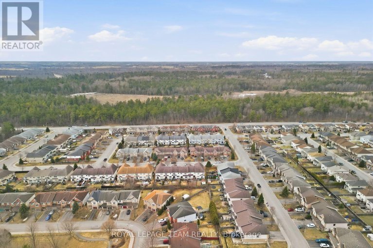 29591881/210-hunterbrook-street-n/morgans-grantsouth-march/ottawa/ontario/K2K0E6_50