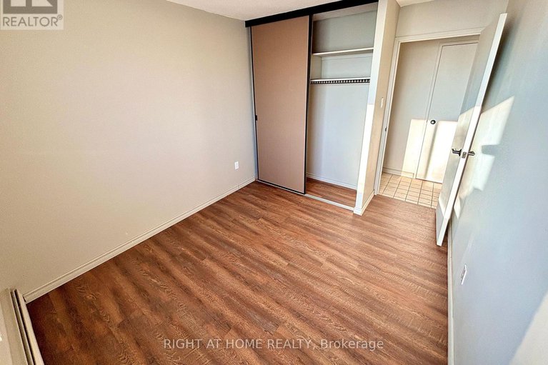 29212517/707-20-chesterton-drive/borden-farmstewart-farmcarleton-heightsparkwood-hills/ottawa/ontario/K2E6Z7_8