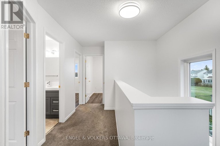 29123797/1626-trenholm-lane/fallingbrookpineridge/ottawa/ontario/K4A4B6_27