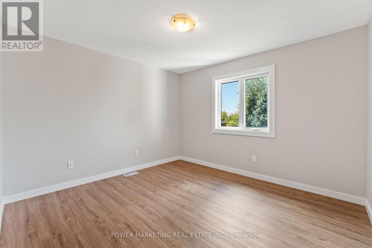 29131275/5722-kemplane-court/blackburn-hamlet-south/ottawa/ontario/K1W1B8_21