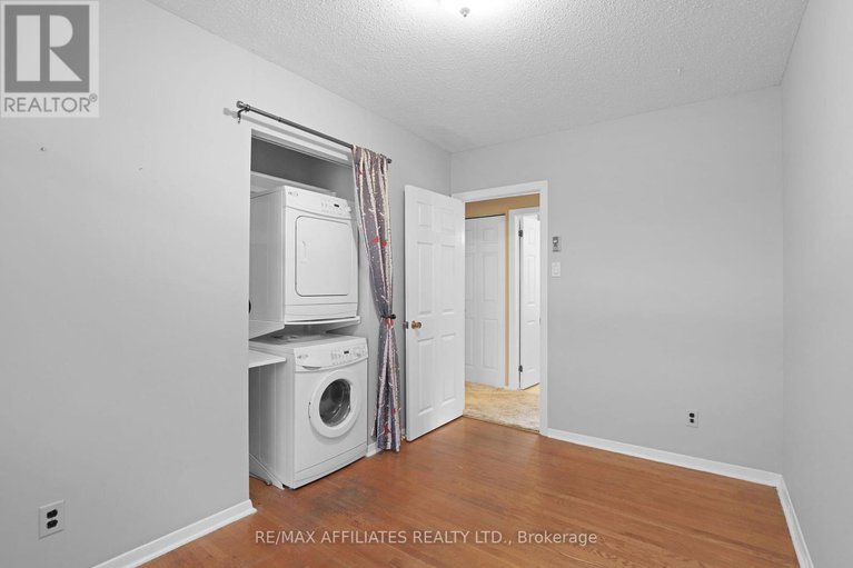 28771604/17-canfield-road/sheahan-estatestrend-village/ottawa/ontario/K2H5S7_19