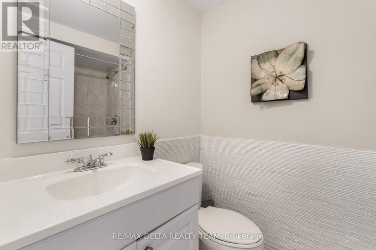 28607789/20-2000-falkirk-crescent/blackburn-hamlet-south/ottawa/ontario/K1B4Y7_17