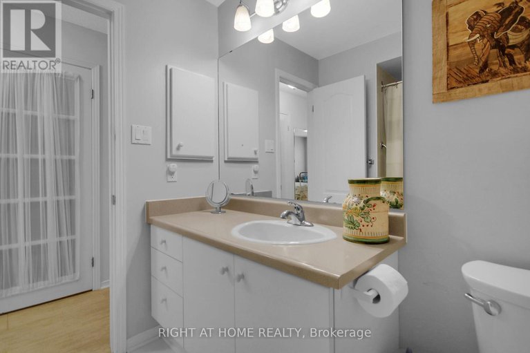 28554308/101-darlington-private/hunt-clubwestern-community/ottawa/ontario/K1V0X8_24