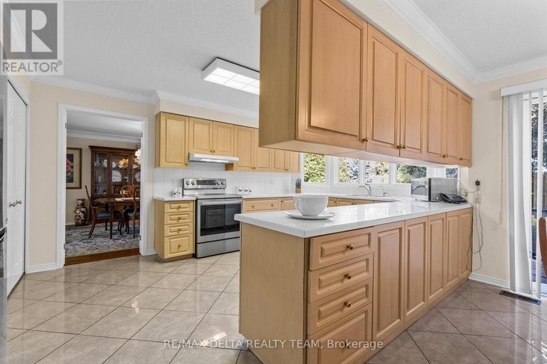 29580108/11-garand-place/urbandale-acres/ottawa/ontario/K1H8M1_10