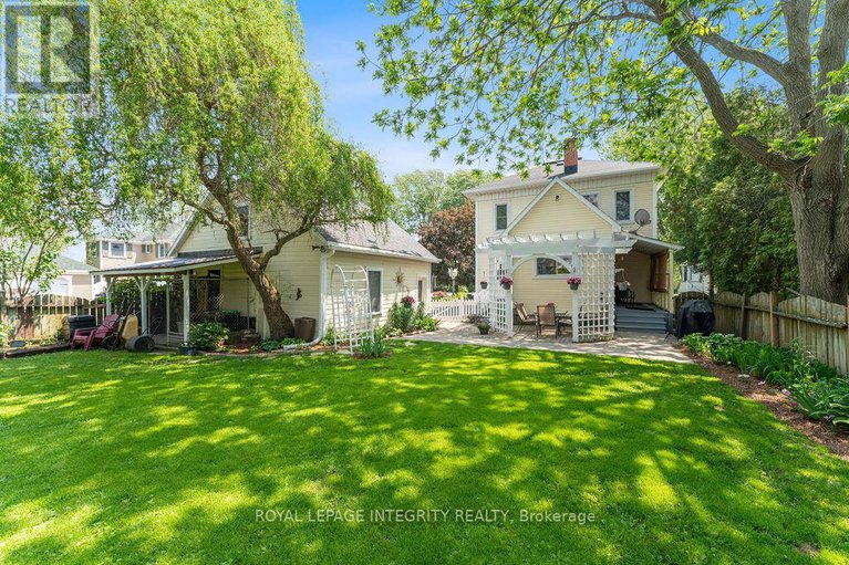 28694404/72-lakeshore-drive/morrisburg/south-dundas/ontario/K0C1X0_28
