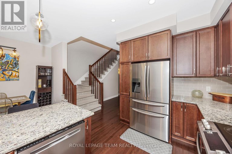 28564716/526-edenwylde-drive/remainder-of-stittsville-area/ottawa/ontario/K2S2K4_11