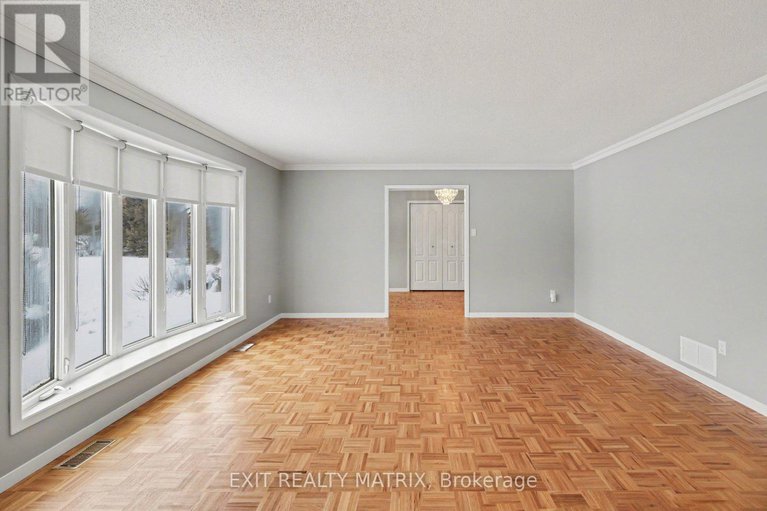 29360296/8329-rodney-farm-drive/osgoode-twp-north-of-reg-rd-6/ottawa/ontario/K0A2P0_8