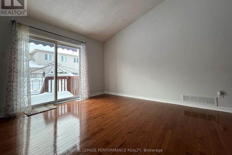 29296392/106-mosswood-court-w/hunt-club/ottawa/ontario/K1V0N6_4
