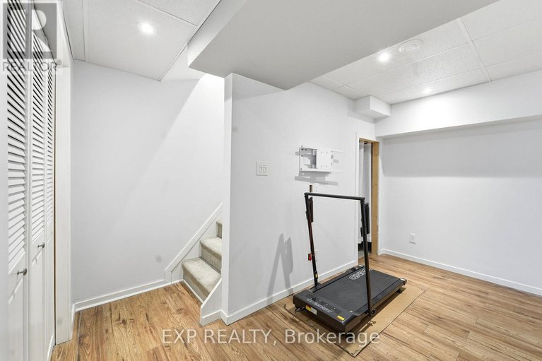 29366242/78-36-barrow-crescent/katimavik/ottawa/ontario/K2L2K1_29