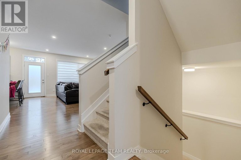 29107787/241-falsetto-street/mer-bleuebradley-estatesanderson-park/ottawa/ontario/K1W0S2_6