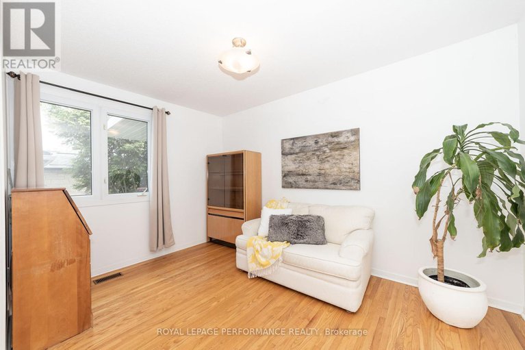 28549709/2091-tawney-road/hawthorne-meadows/ottawa/ontario/K1G1B9_22