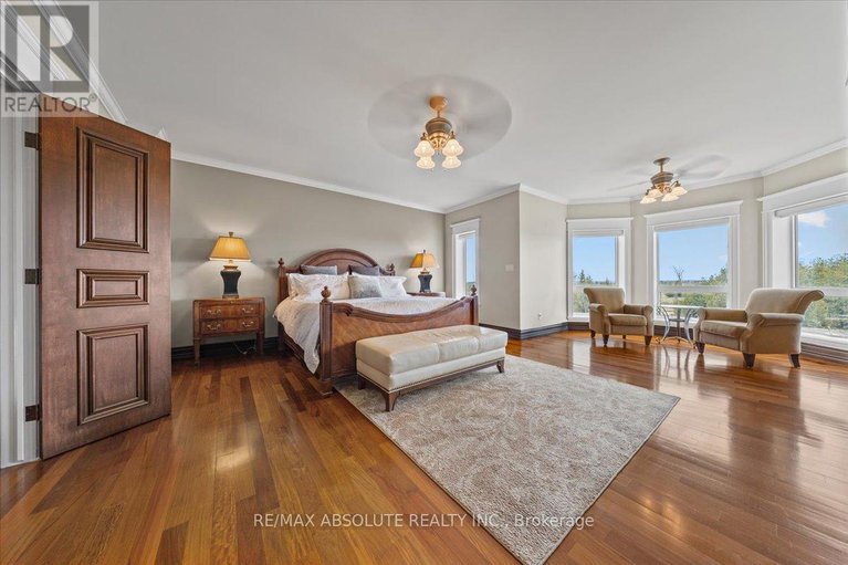 28246473/124-biltmore-crescent/btwn-franktown-rd-fallowfield-rd/ottawa/ontario/K2S2C6_26