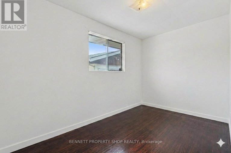 29427976/1112-cobden-road/parkway-park/ottawa/ontario/K2C2Z2_9