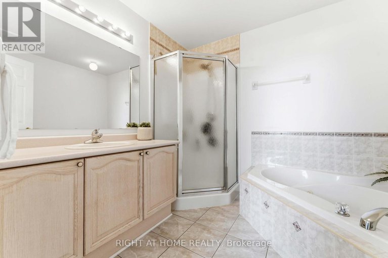 29403444/4-castle-glen-crescent/glencairnhazeldean/ottawa/ontario/K2L4H1_20