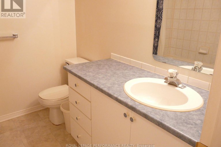 29224356/1172-foxborough-private/beaconwood/ottawa/ontario/K1J1E2_31