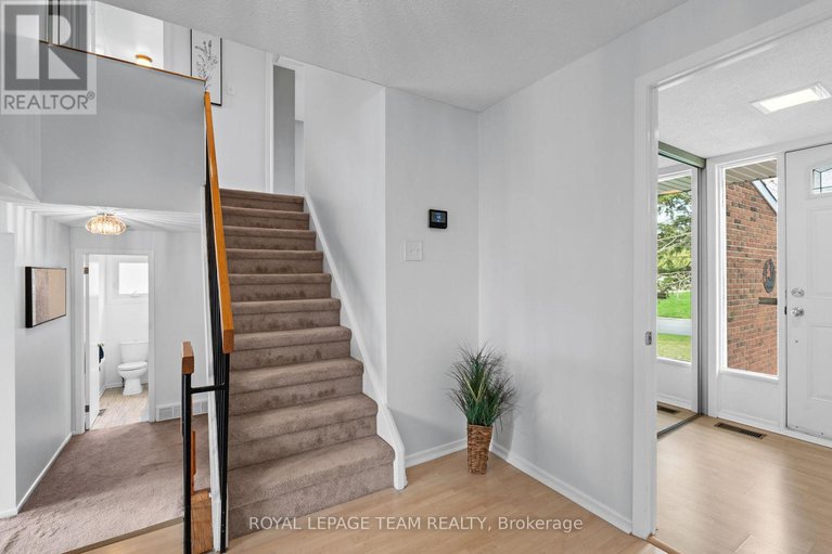 29124358/92-burnetts-grove-circle/pheasant-run/ottawa/ontario/K2J1N7_6