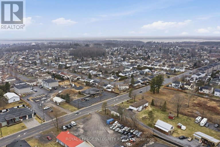 29608681/241-dion-avenue/town-of-rockland/clarence-rockland/ontario/K4K0M3_45