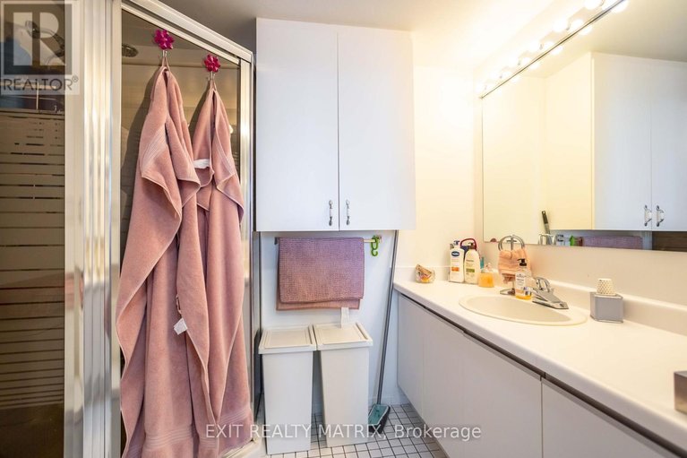 29636684/1007-2759-carousel-crescent/emerald-woodssawmill-creek/ottawa/ontario/K1T2N5_28