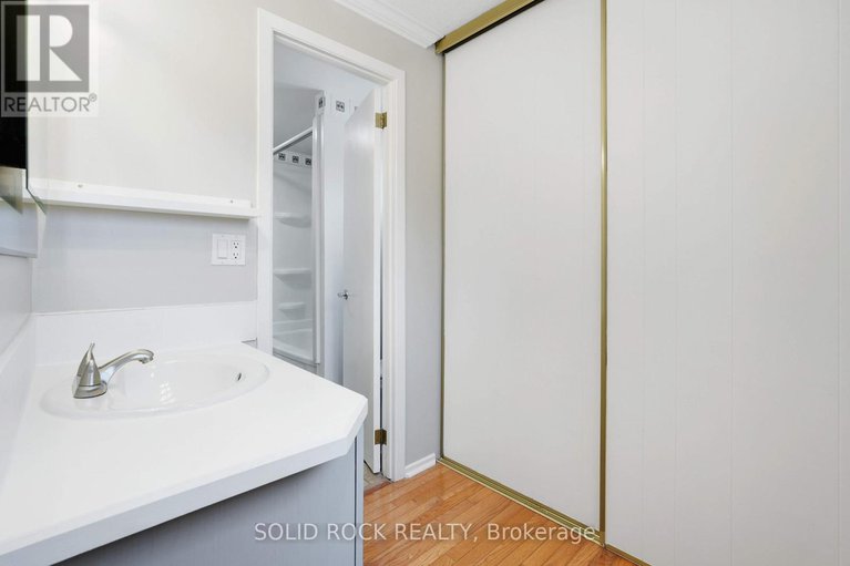 29105318/386-vince-drive/bilberry-creekqueenswood-heights/ottawa/ontario/K1E2E3_24