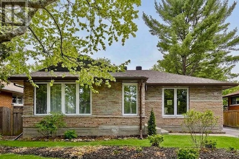 29599055/2105-bangor-street/elmvale-acresurbandale/ottawa/ontario/K1G2X6_1