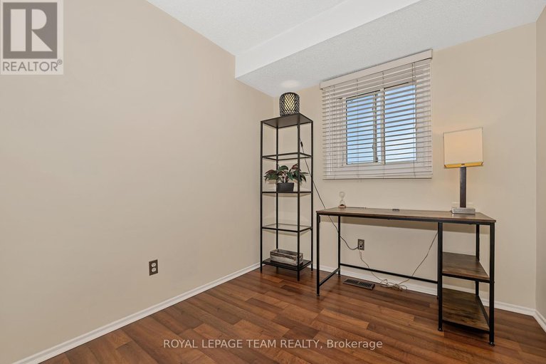 28990501/1844-stonehenge-crescent/pineview/ottawa/ontario/K1B4Z9_31