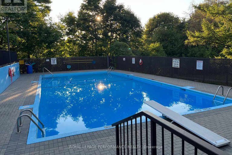 28976196/1508-1195-richmond-road/woodroffe/ottawa/ontario/K2B8E4_30