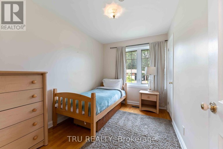 28591206/14-claver-street/cardinal-heights/ottawa/ontario/K1J6W7_12