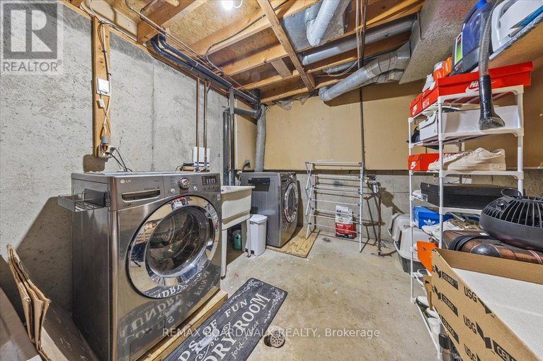 29318250/294-valade-crescent/fallingbrookpineridge/ottawa/ontario/K4A2X3_32