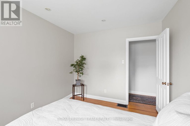 28476575/56-ryeburn-drive/riverside-southgloucester-glen/ottawa/ontario/K1V1H5_24