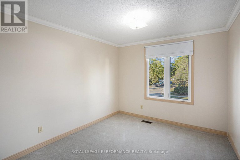 28989663/6232-fortune-drive/convent-glen-north/ottawa/ontario/K1C2B6_18