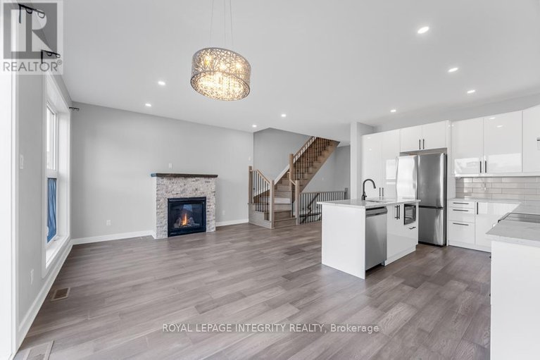 29214070/b-875-contour-street/mer-bleuebradley-estatesanderson-park/ottawa/ontario/K1W0G6_16